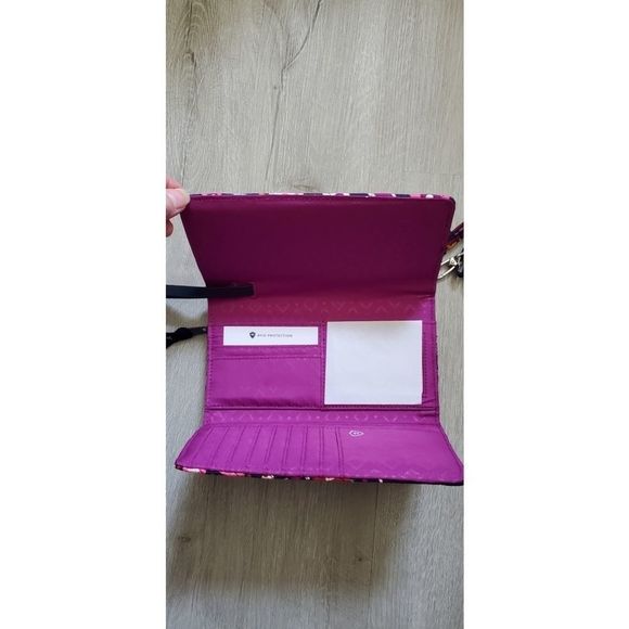 Vera Bradley Painted Paisley RFID Crossbody NWT - Picture 7 of 7